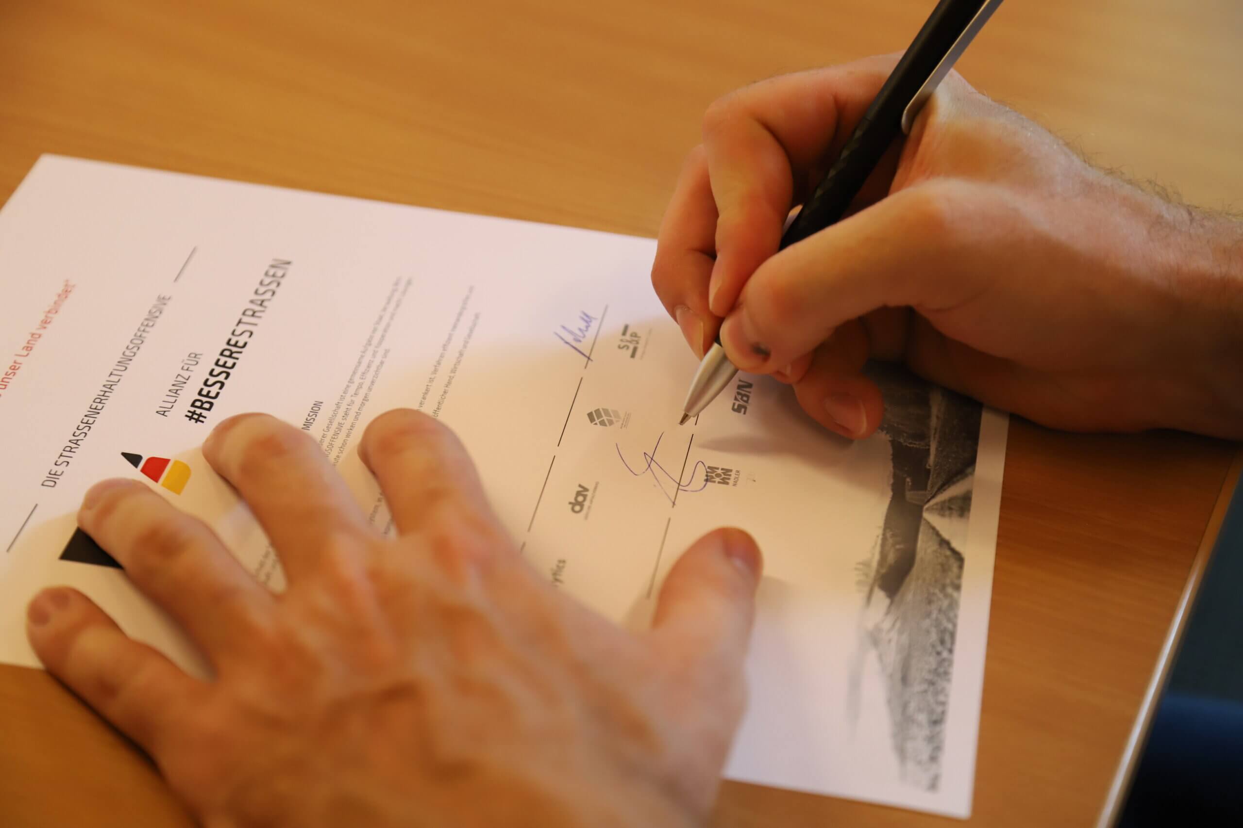 Absichtserklärung der Allianz für #BESSERESTRASSEN mit den Unterschriften der Partner