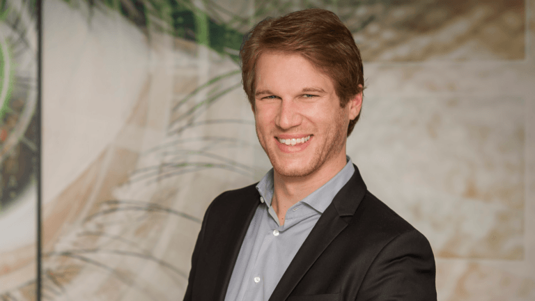 Frequenz, Verkehr, Leerstand: Wie Kommunen im Rheinland Sensordaten strategisch nutzen – Interview mit Henry Florin