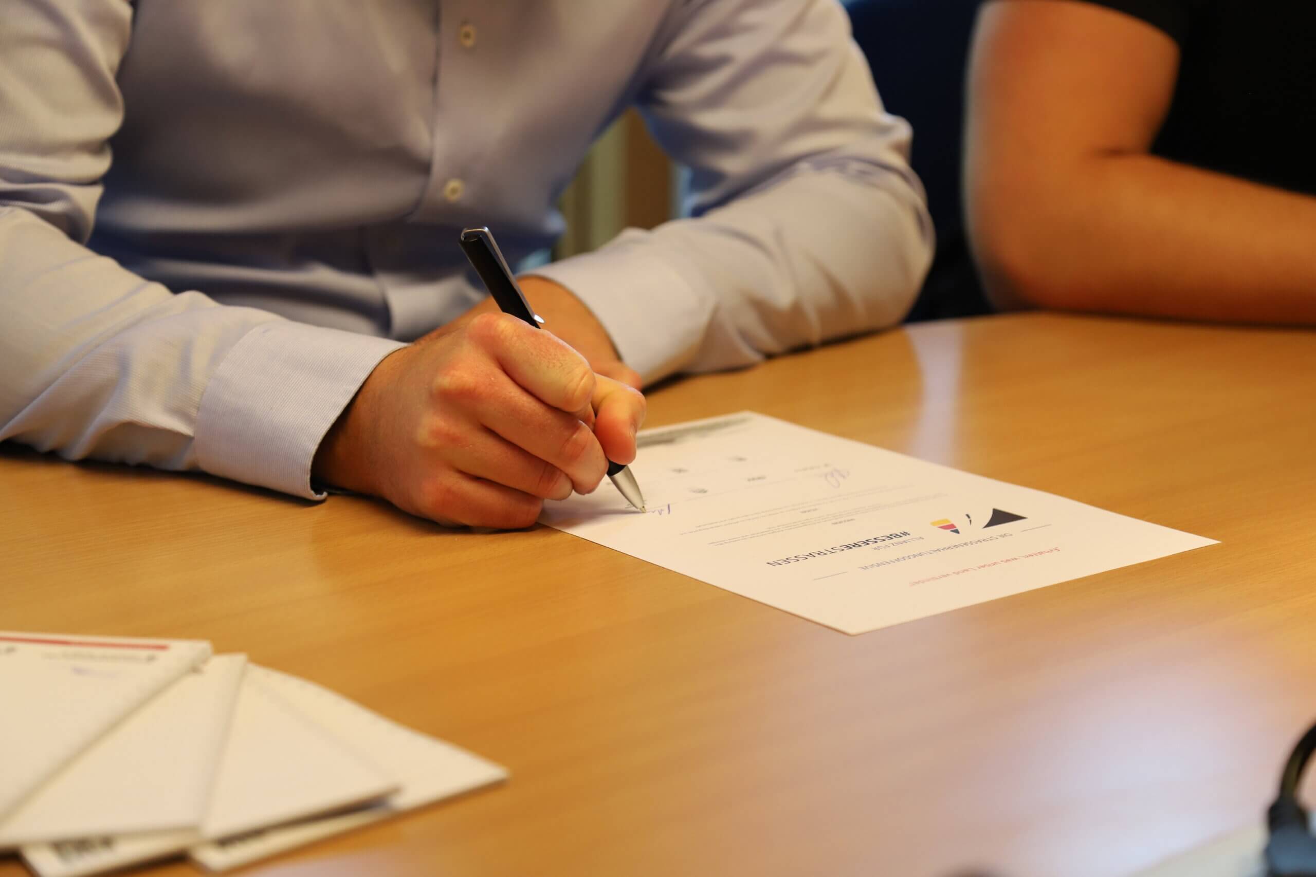 Unterzeichnung der Absichtserklärung der Allianz für bessere Straßen