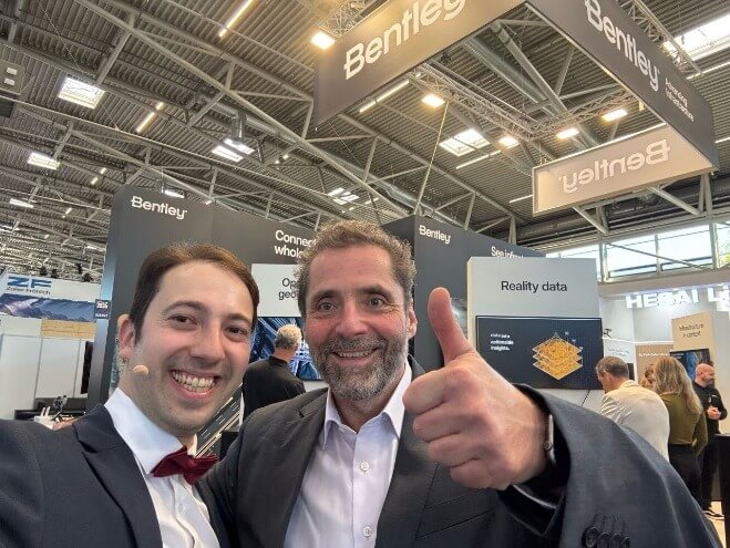 Dimitri Ravin und Peter Rummel am Bentley-Stand der INTERGEO